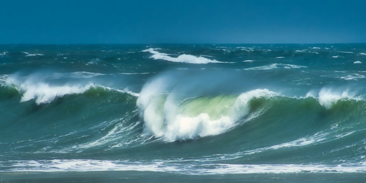 valuri-furtuna-uragan-ciclon-ocean.jpg - StiriAlese