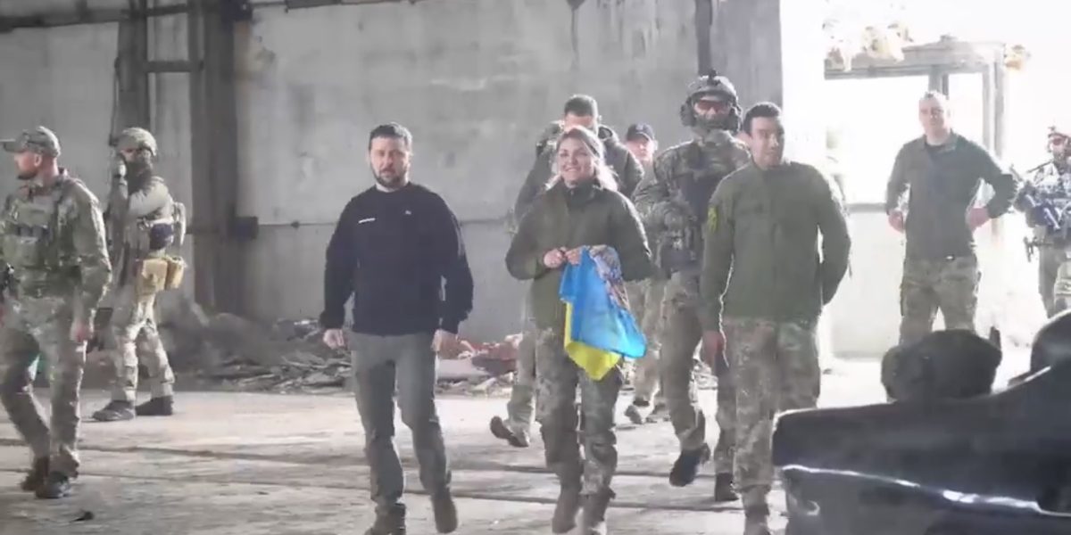 volodimir-zelenski-bahmut-ucraina-donbas-vizita-kiev-presedinte-ucrainean-razboi-front-est-donetk.jp_.jpeg - StiriAlese