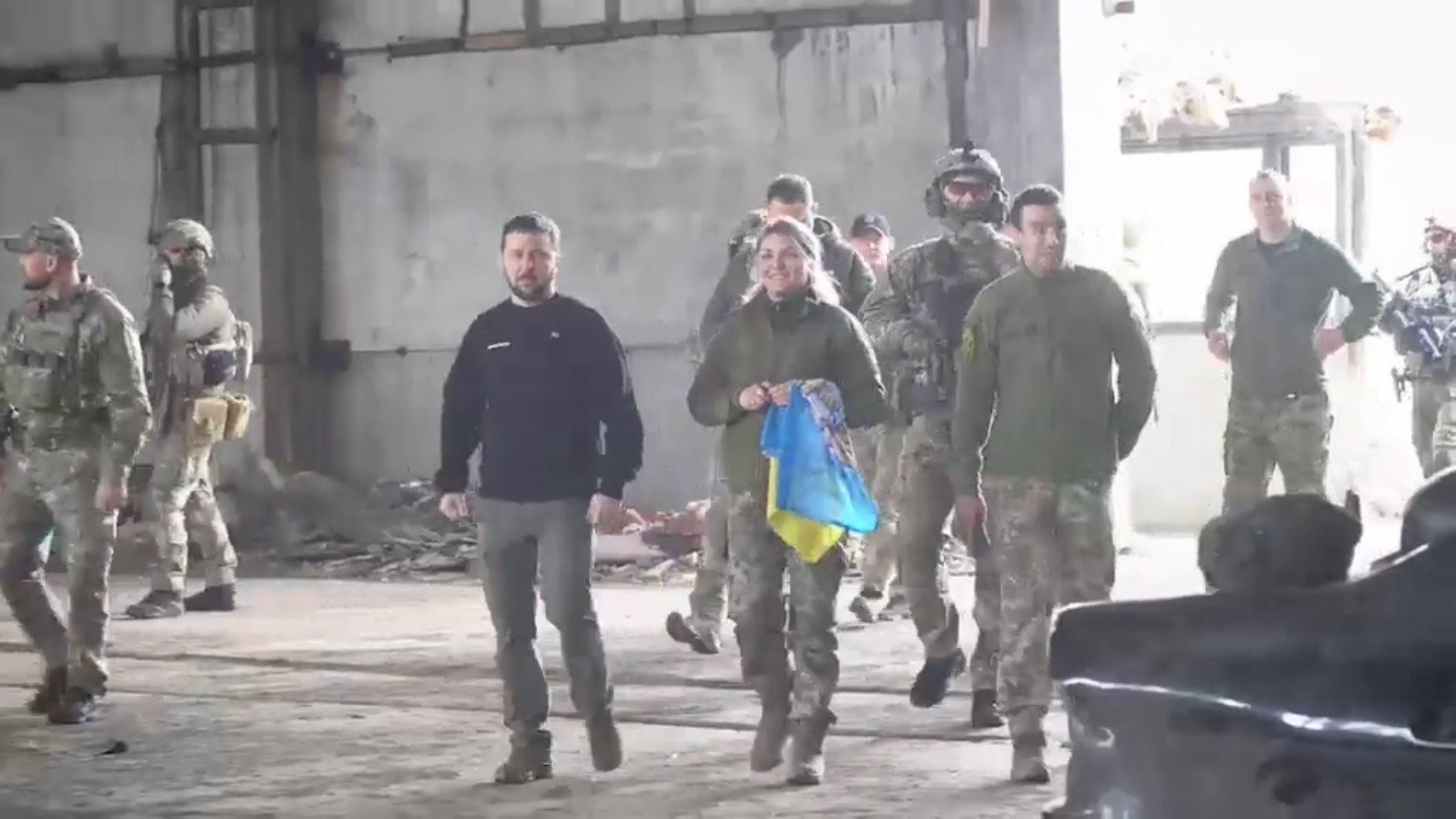 Majoritatea ucrainenilor refuză retragerea din Donețk, cerând garanții de securitate Rezultatele unui sondaj recent dezvăluie o poziție fermă a populației ucrainene în privința continuării luptei pentru controlul regiunii Donețk, situată în estul țării