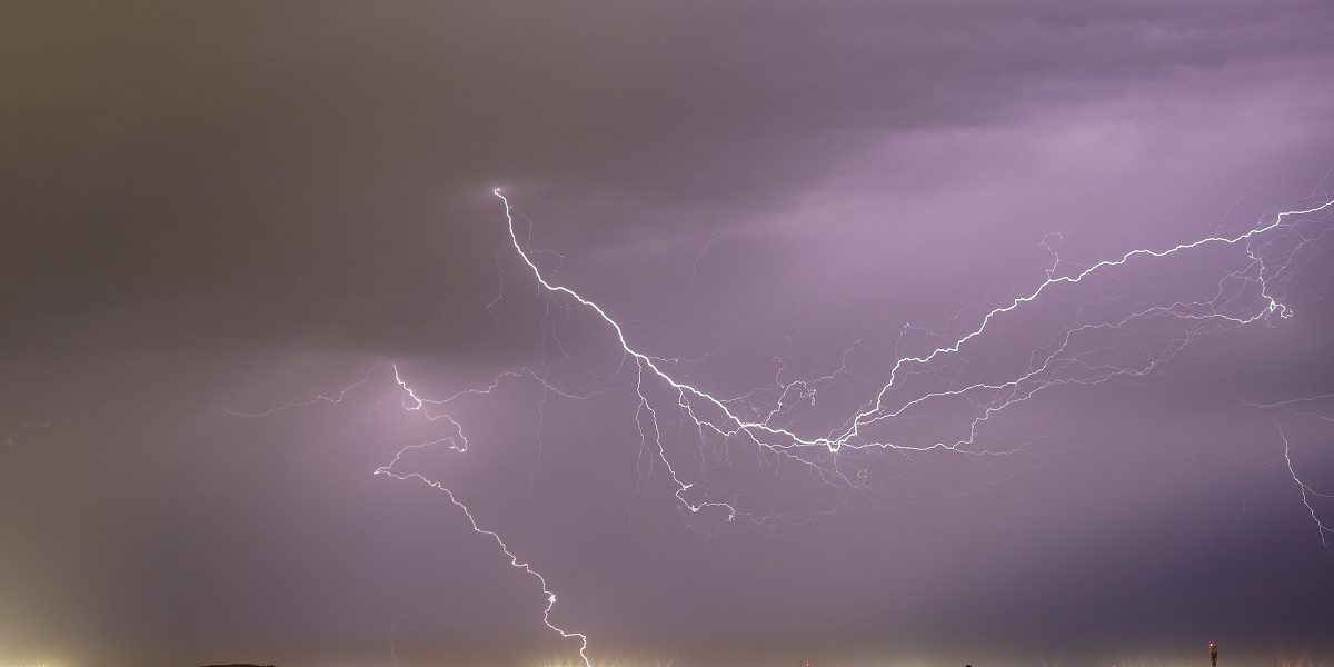 vreme-fulgere.jpg - StiriAlese