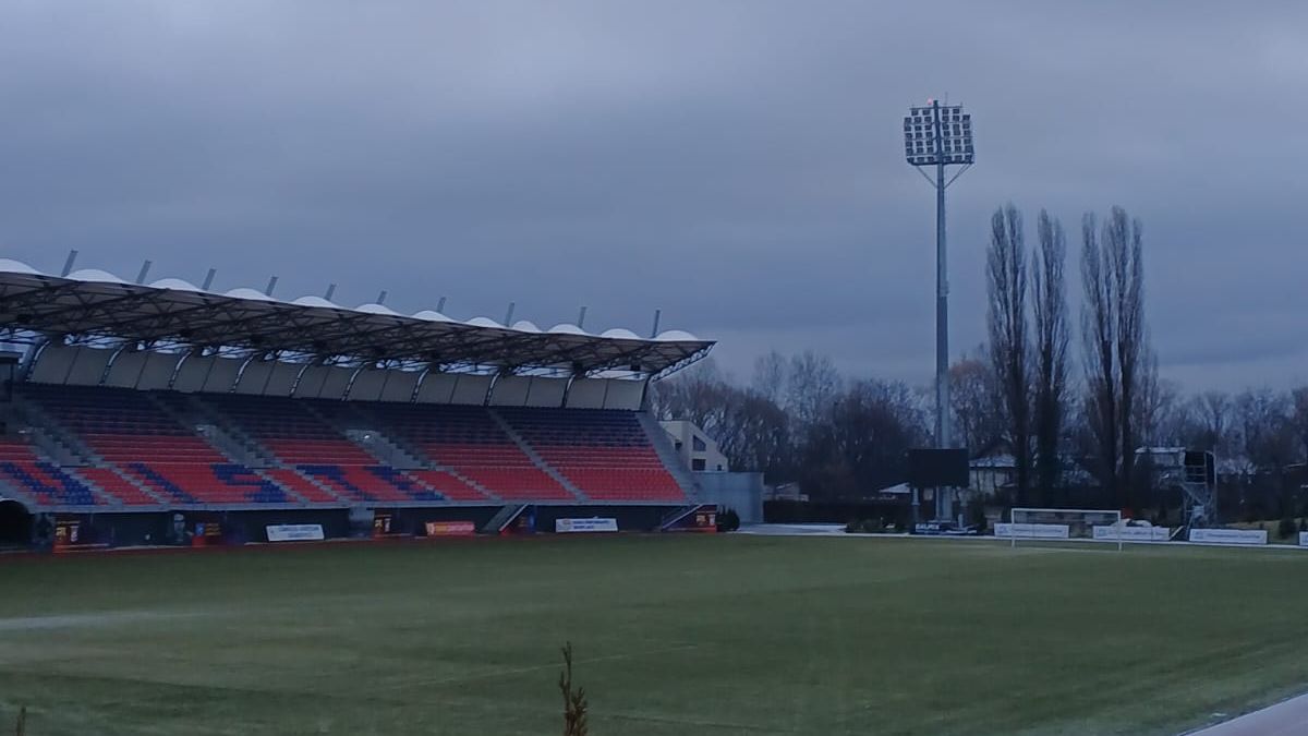 Stadionul „Eugen Popescu” din Târgoviște: O Arenă Modernă pentru Sportingul Românesc Stadionul „Eugen Popescu” din Târgoviște a devenit un simbol al modernizării infrastructurii sportive din România, reușind să își păstreze strălucirea la aproape doi ani de la inaugurare