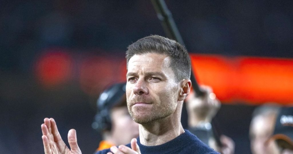 Xabi Alonso se despărțea de Real Madrid: Neînțelegerile și gesturile care au anticipat ruptura Xabi Alonso a decis să părăsească Real Madrid după o perioadă marcată de tensiuni și neînțelegeri cu conducerea clubului