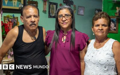 "Una tanqueta le pasó por encima a un carro rojo donde había una persona": cómo una familia panameña recuerda la última gran incursión militar de EE.UU. en el continente americano