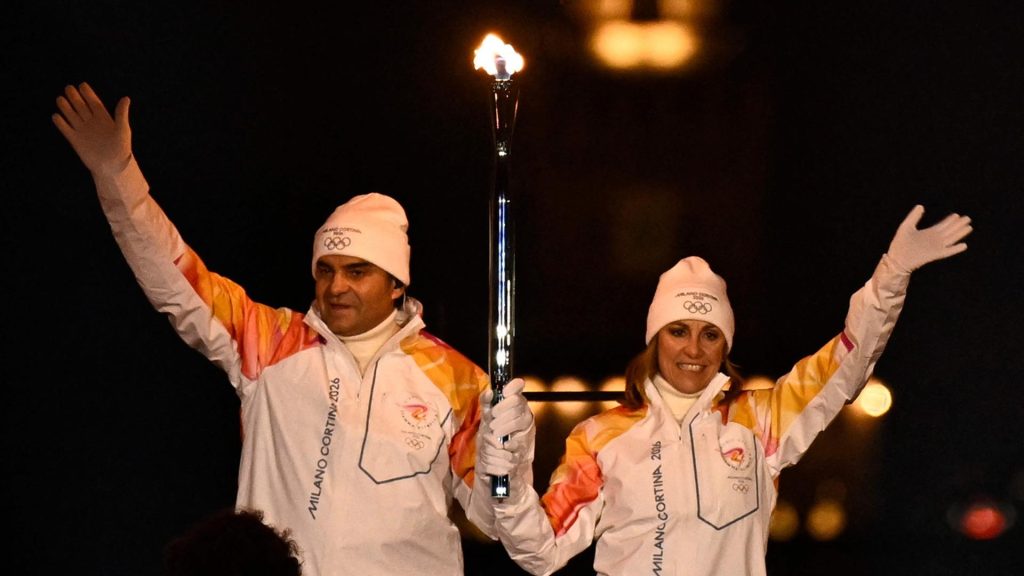 Emoții la deschiderea primelor Jocuri Olimpice difuzate Ceremonia de deschidere a primelor Jocuri Olimpice difuzate din istorie a fost un adevărat omagiu adus sportului italian, având loc în acest weekend la Milano și Cortina