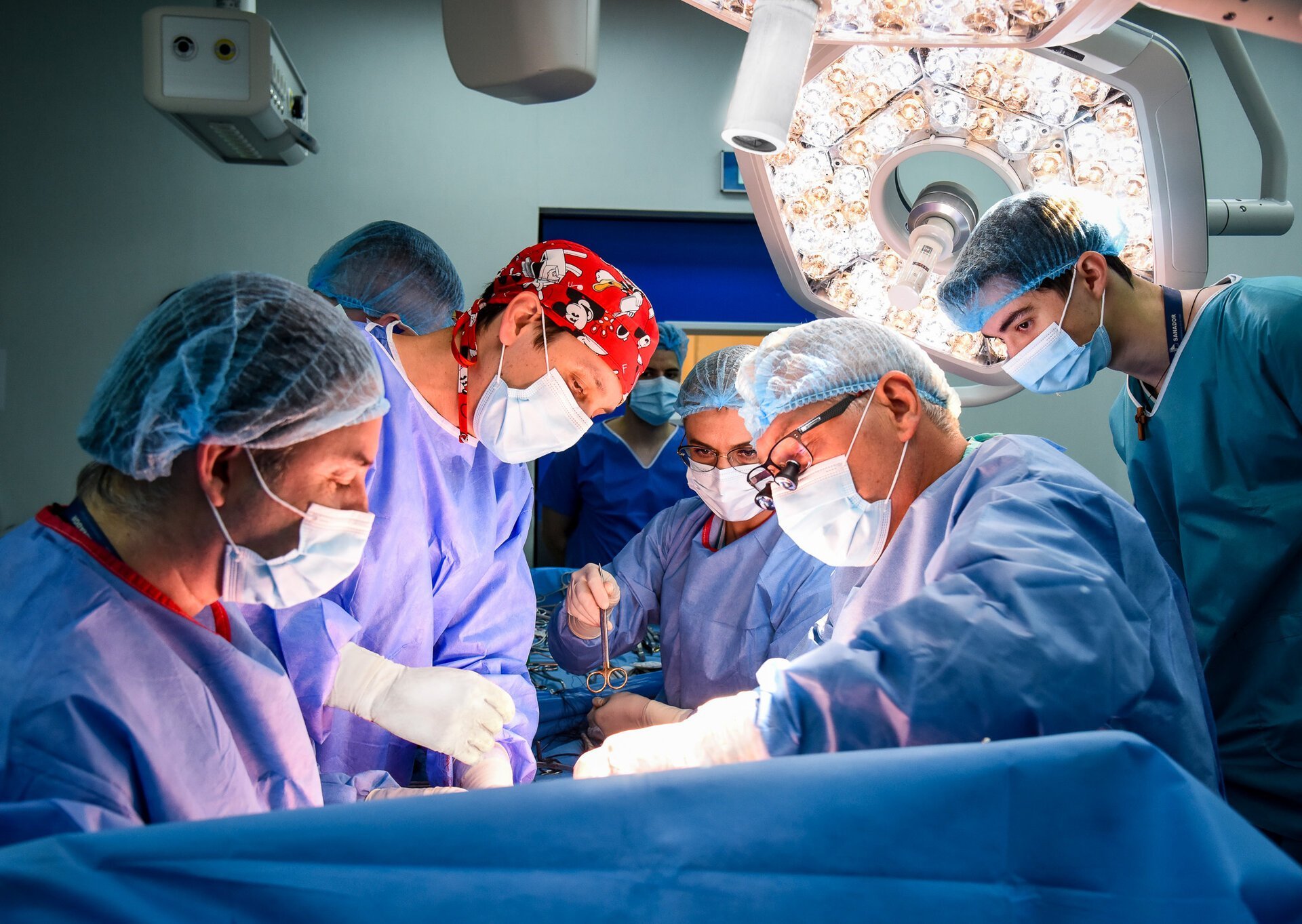 Sanador, un nume de referință în medicina românească, împlinește 25 de ani de la înființare, marcând un avânt constant în structura și percepția serviciilor medicale din țară