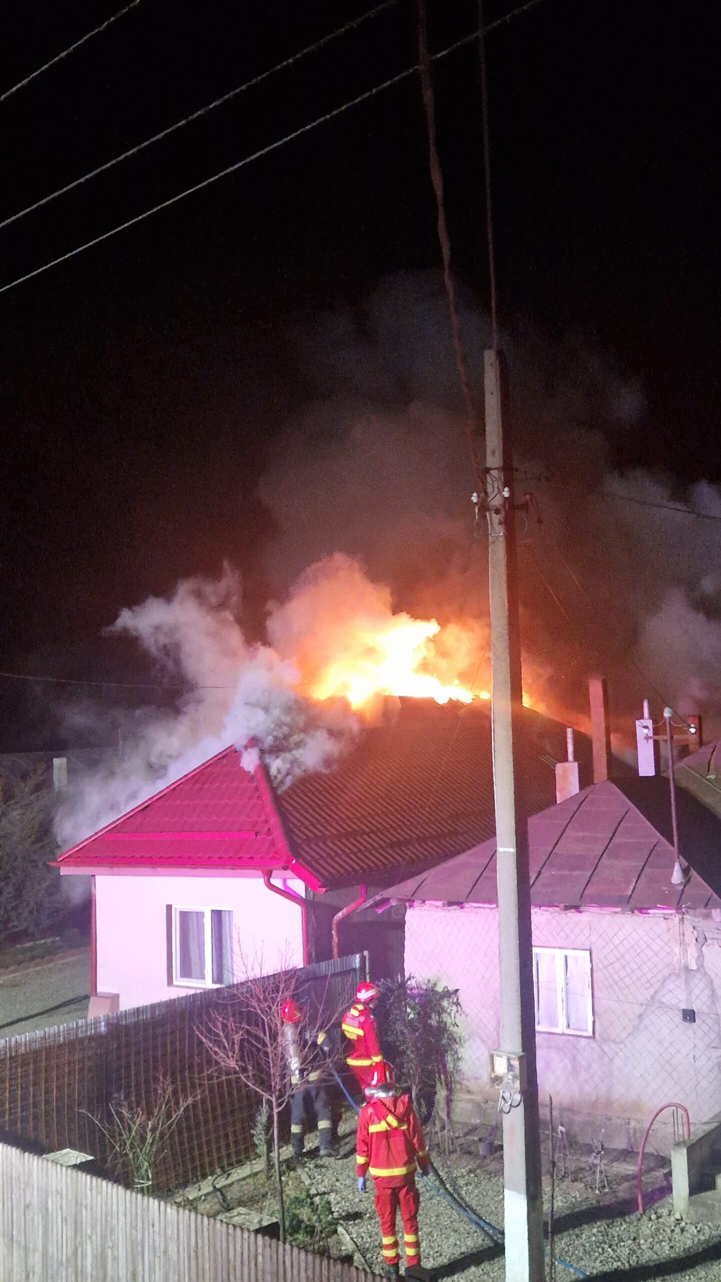 Tragedie în comuna Popești: Incendiu devastator la o locuință În dimineața zilei de astăzi, un incendiu devastator a kimprășt durere și panică în comuna Popești, după ce flăcările au cuprins o locuință în jurul orei 06:20