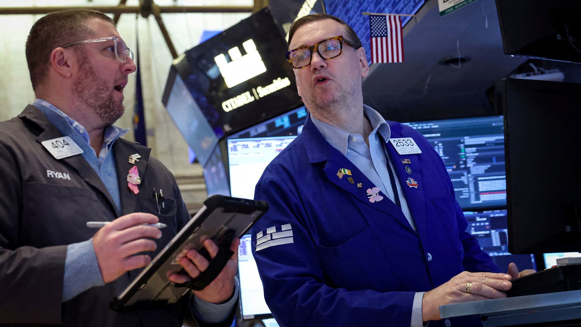 Piețele financiare din SUA cresc, susținute de avântul companiilor tehnologice Acțiunile americane au înregistrat o creștere semnificativă miercuri, alimentate de performanțele remarcabile ale titanilor tehnologici Nvidia și Oracle