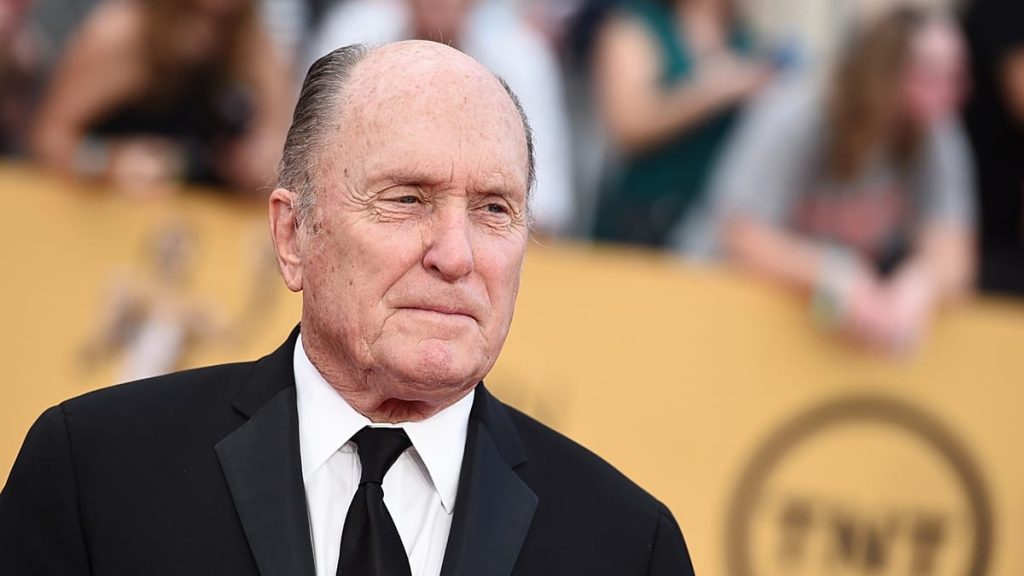 Doliu în lumea cinematografiei: Robert Duvall a decedat la 95 de ani Robert Duvall, unul dintre cei mai iconici actori ai generației sale, a murit duminică la vârsta de 95 de ani, conform unei declarații făcute de soția sa, Luciana Duvall