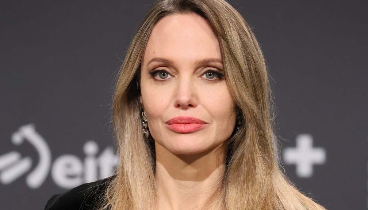 Angelina Jolie, în centrul controversei din cauza conflictului cu Brad Pitt, stârnește îngrijorări legate de stare sa de sănătate Angelina Jolie face obiectul unor preocupări din partea apropiaților, în urma unui conflict juridic prelungit cu fostul soț Brad Pitt
