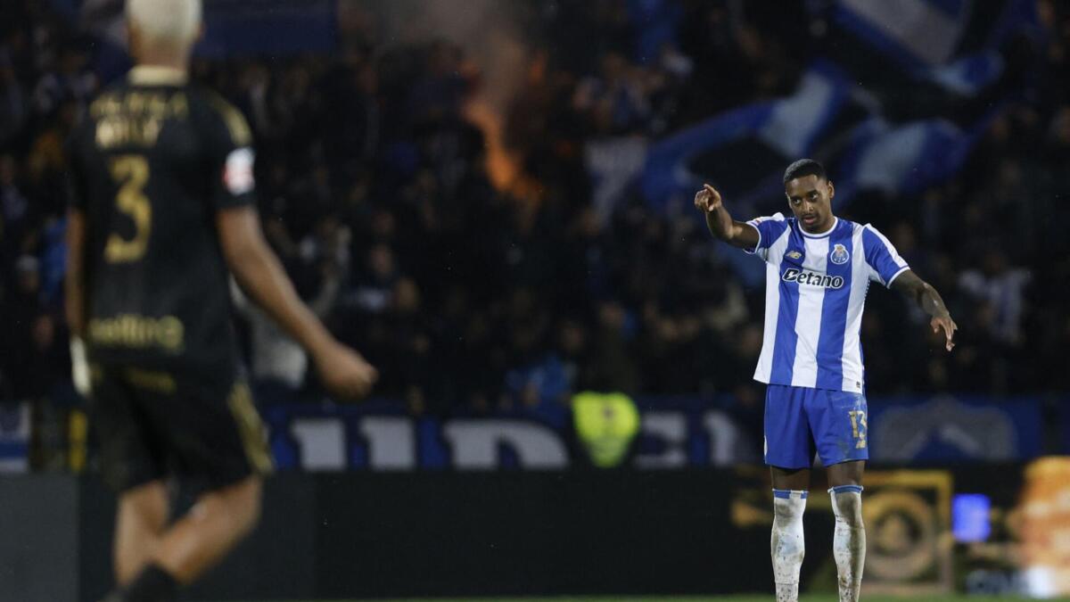 Critici dure la adresa terenului de joc după înfrângerea echipei Echipa de fotbal locală a suferit o înfrângere greu de digerat în ultima confruntare, iar antrenorul nu a întârziat să își exprime nemulțumirea față de condițiile de joc