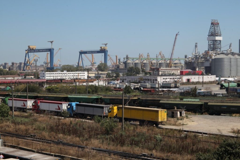 Un incident feroviar produs în Portul Constanța a adus în prim-plan problemele legate de siguranța personalului și cele ale infrastructurii, după ce un mecanic de locomotivă a fost depistat sub influența alcoolului