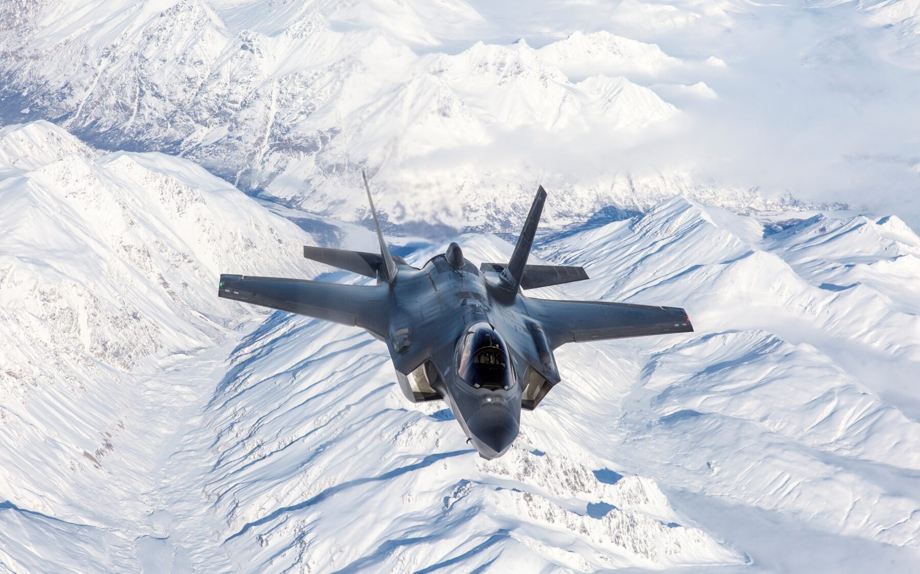 Apel național la creșterea bugetului de apărare: germanii și britanicii avertizează despre riscurile unui conflict cu Rusia Un apel neașteptat, destinat cetățenilor europeni, a fost lansat recent de către cei mai înalți oficiali militari din Regatul Unit și Germania