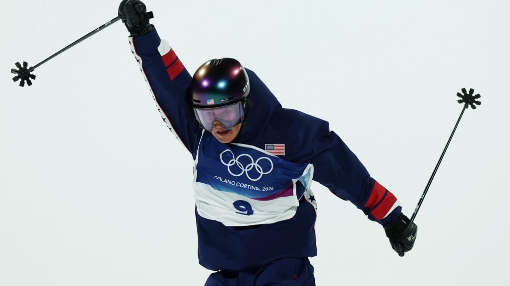Fiecare zbor mai sus: Freeski înalt la Jocurile Olimpice de iarnă 2026 Seara de duminică a marcat un moment istoric pentru freeski, cu un nivel de performanță impresionant în runda de calificare a competiției de big air masculin din cadrul Jocurilor Olimpice de iarnă de la Milano-Cortina 2026