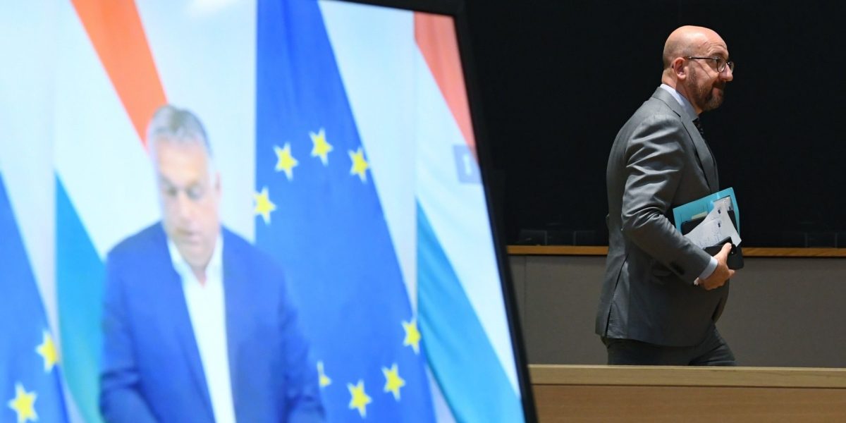 Uniunea Europeană plănuiește un embargo complet asupra importurilor de petrol din Rusia, anunțând propunerea legislativă pentru 15 aprilie Uniunea Europeană se pregătește să dea următorul pas în sancțiunile împotriva Rusiei, propunând interzicerea depline a importurilor de petrol din Moscova, într-un efort consolidat de a reduce dependenta economică de Kremlin