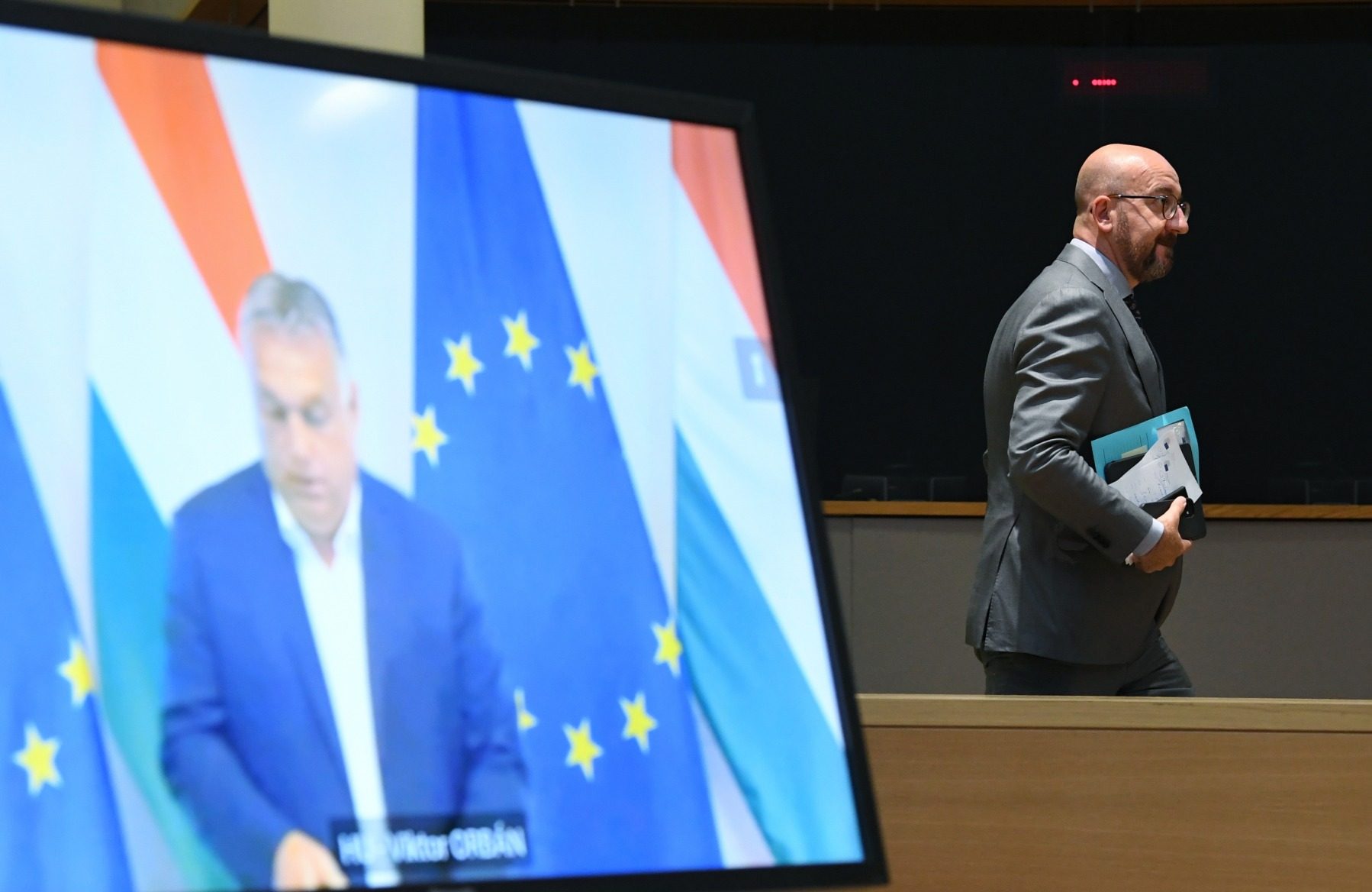 Uniunea Europeană plănuiește un embargo complet asupra importurilor de petrol din Rusia, anunțând propunerea legislativă pentru 15 aprilie Uniunea Europeană se pregătește să dea următorul pas în sancțiunile împotriva Rusiei, propunând interzicerea depline a importurilor de petrol din Moscova, într-un efort consolidat de a reduce dependenta economică de Kremlin