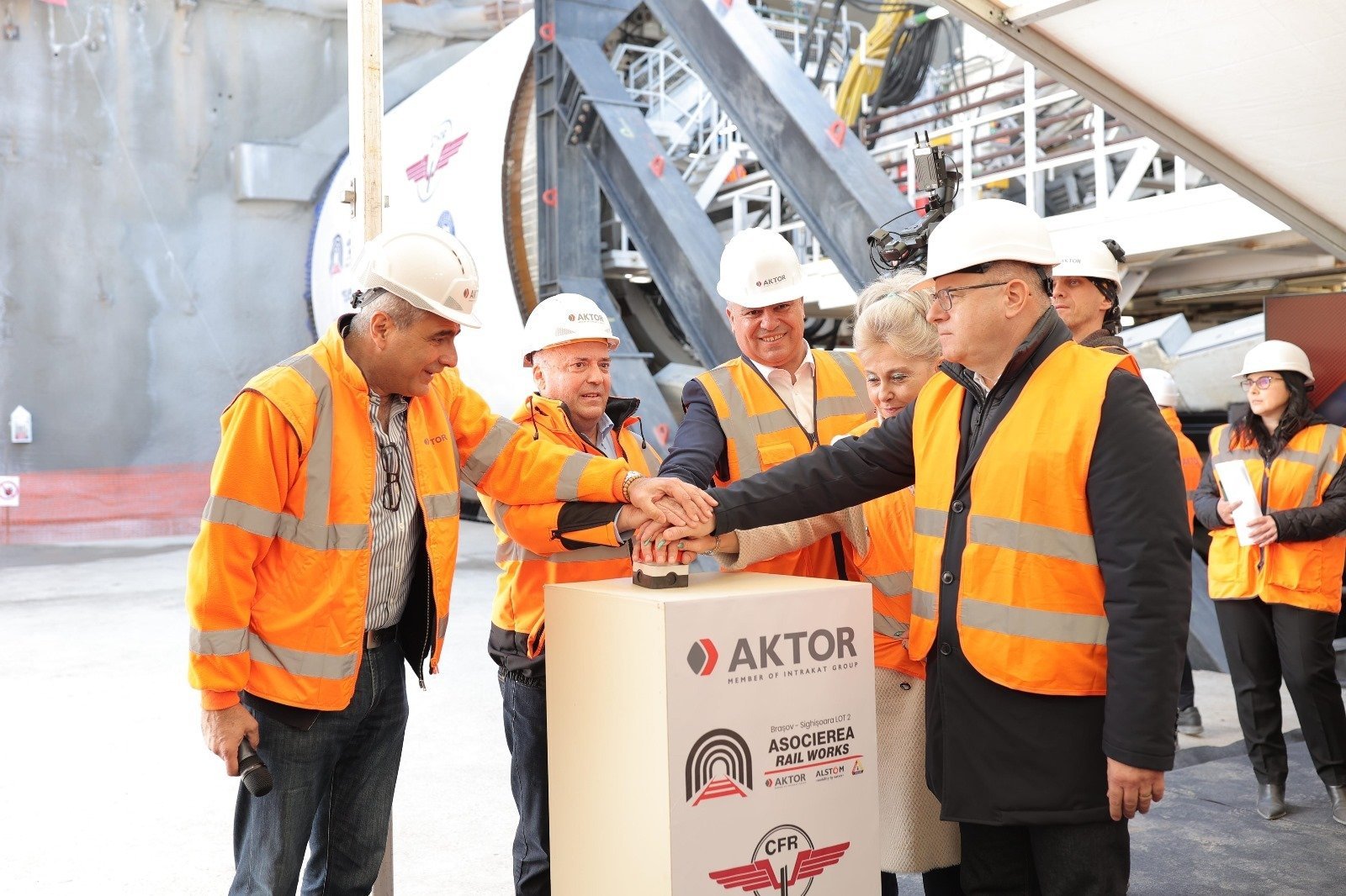 România devine a doua piață de referință pentru constructorii greci, după Grecia însăși Grupurile de construcții din Grecia își consolidează prezența în România, poziționând țara noastră pe locul secund în topul celor mai importante piețe pentru acestea, după Grecia