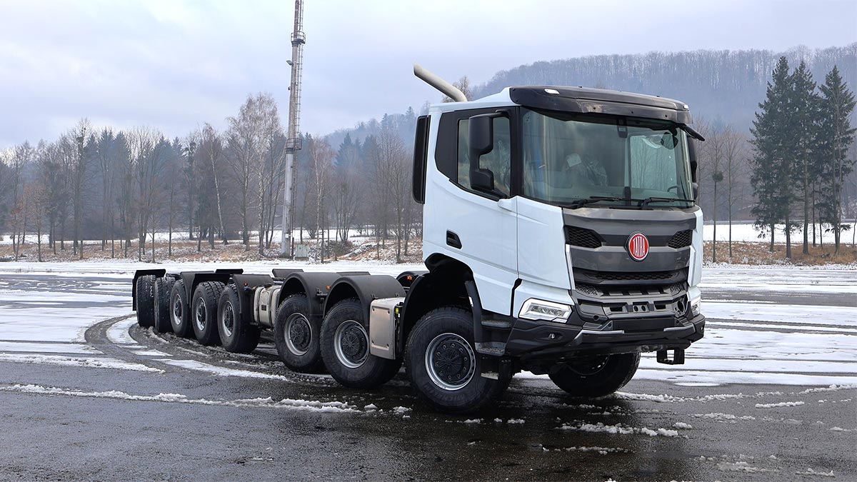 Tatra intră în istorie cu primul camion 16×16 din lume Producătorul ceh Tatra a anunțat cu mândrie producția primului camion 16×16 din istoria sa, o inovație deosebită care va revoluționa transportul în condiții dificile