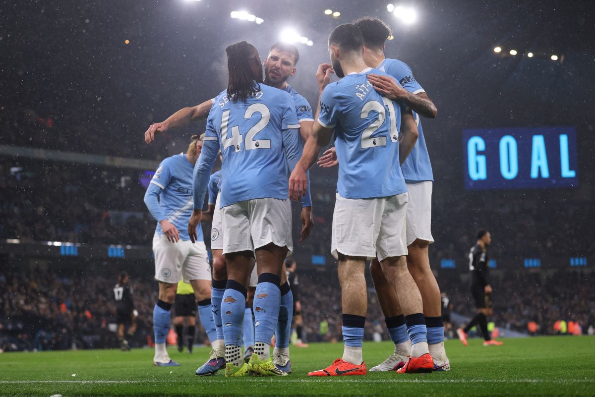 Manchester City, victorie clară pe teren propriu în fața lui Fulham, scor 3-0 Pe Etihad Stadium, Manchester City s-a impus fără probleme în fața echipei Fulham, învingând-o cu 3-0 într-un meci din etapa intermediară a Premier League