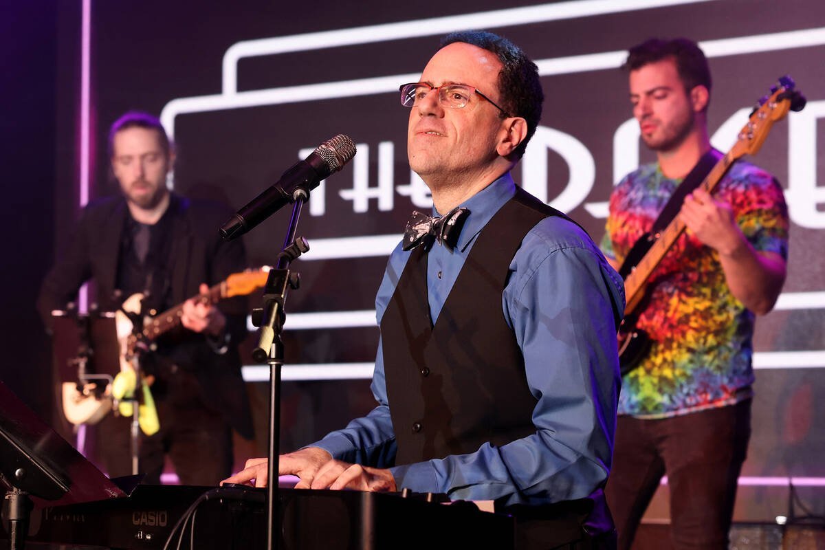 Ultimul acord la Don’t Tell Mama: Clubul emblematic se închide pe 14 februarie După 17 ani de activitate vibrantă, clubul interactiv Don’t Tell Mama din Las Vegas își va închide porțile pe 14 februarie, o veste devastatoare pentru comunitatea muzicală locală