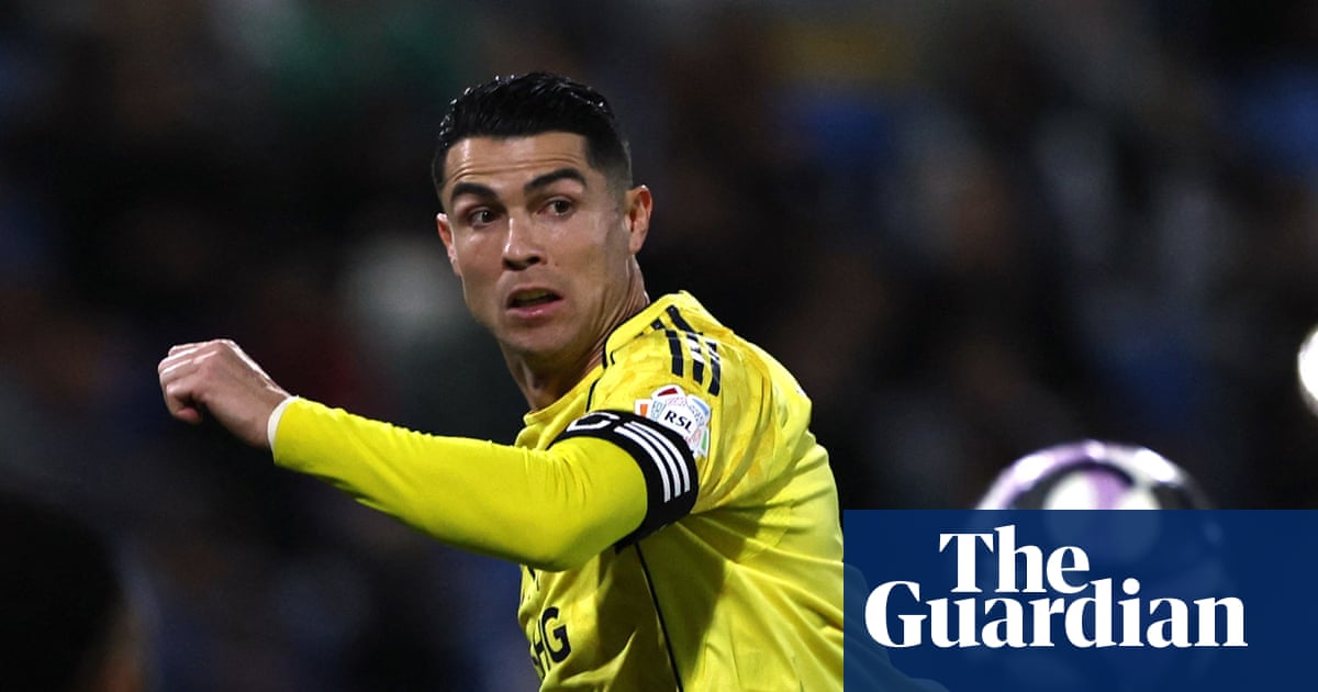 Ronaldo pe cale de a provoca o criză în Liga Profesională Saudită? Cristiano Ronaldo, vedeta incontestabilă a fotbalului saudit, a stârnit neliniște în Liga Profesională Saudită (SPL) printr-o posibilă retragere din activitate, după ce s-a arătat nemulțumit de lipsa de investiții a clubului Al-Nassr în fereastra de transferuri recent încheiată