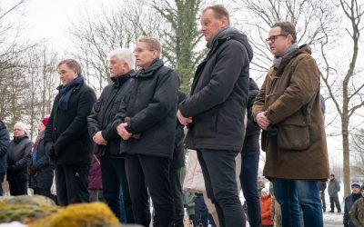 Oeversee: Omagiu pentru victimele războiului din 1864 La Oeversee, ministrul-președinte Daniel Günther a participat, recent, la o ceremonie de comemorare a victimelor războiului germano-danez din 1864, un moment simbolic pentru istoria relațiilor dintre cele două națiuni