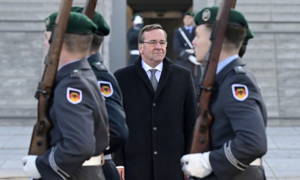 Germania avertizează că va livra încă cinci sisteme de apărare PAC-3 Ucrainei, dacă alte țări vor contribui cu un total de 30 Berlinul face un nou pas în sprijinul Kievului, anunțând că va oferi încă cinci interceptoare de rachete Patriot PAC-3, condiționat de o contribuție colectivă a aliaților occidentali de 30 de sisteme