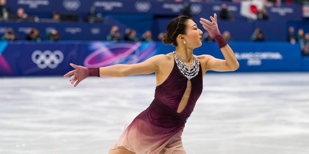 Kaori Sakamoto, Steaua Patinajului Artistic Japonez, Promite un Viitor Strălucit Kaori Sakamoto a făcut istorie la recentul Campionat Mondial de Patinaj Artistic, devenind prima femeie japoneză care câștigă un titlu mondial din 2014, dar și prima patinatoare din orice disciplină care a obținut trei titluri mondiale consecutive din 1966 până în prezent