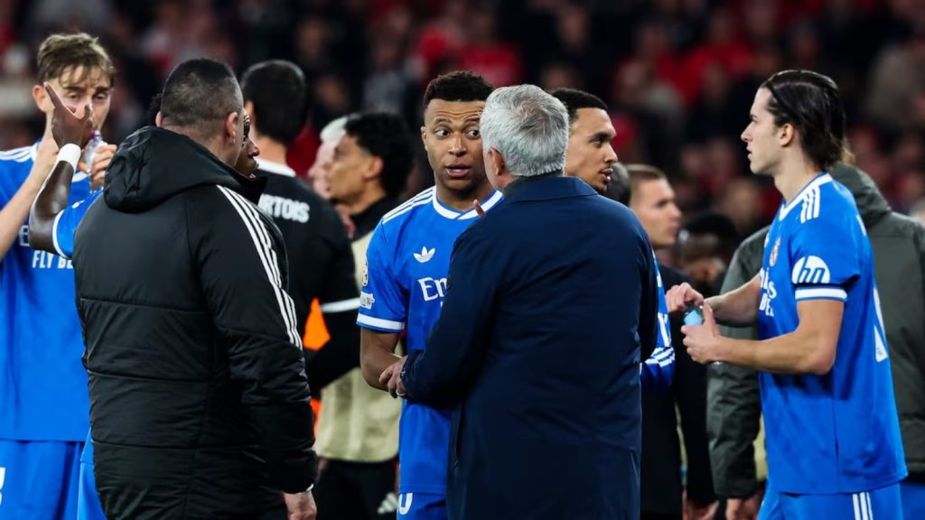 Mourinho pregătește echipa pentru duelul cu Real Madrid: „Trebuie să jucăm la maximum” Benfica se pregătește intens pentru primul meci din sferturile de finală ale Ligii Campionilor, întâlnind o echipă a Realului considerată a fi una dintre cele mai puternice din Europa