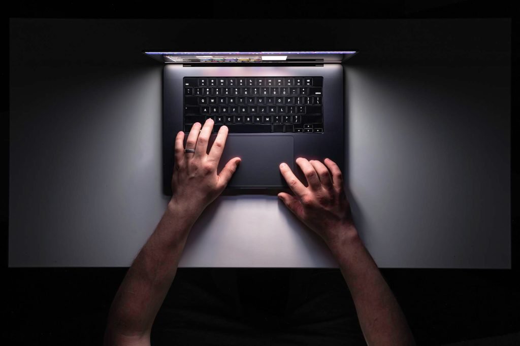 Sectorul IT din România contribuie cu peste 7% la Produsul Intern Brut, un indicator al importantei strategice a industriei în economia națională, însă potențialul real al digitalizării pare încă departe de a fi valorificat pe deplin