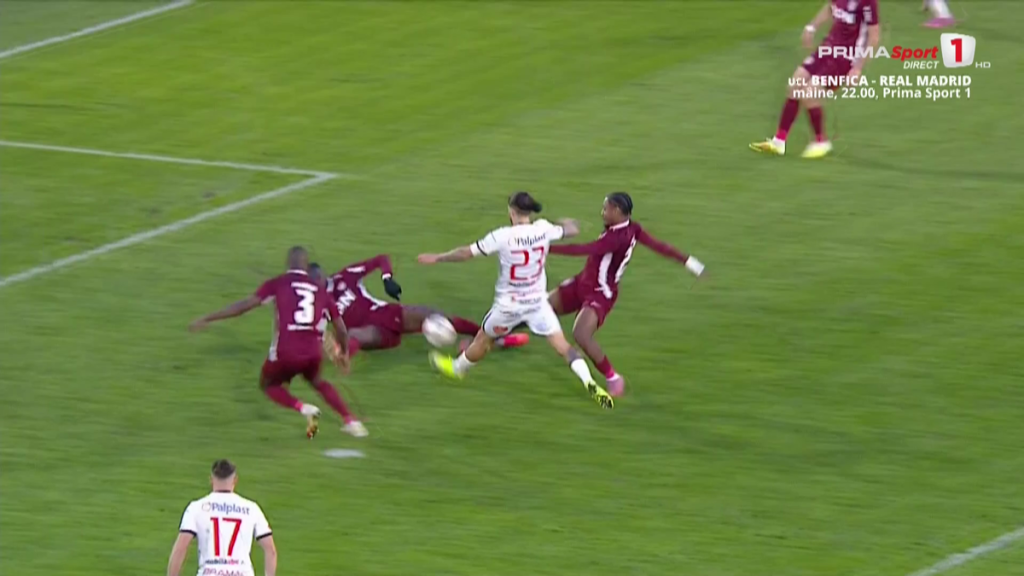 Hermannstadt – CFR Cluj: Penalty ratat și intensitate pe teren În cadrul penultimului meci al rundei cu numărul 27 din Superliga României, Hermannstadt și CFR Cluj au terminat prima repriză la egalitate, 0-0, într-o confruntare marcată de un penalty ratat și de momente de intensitate care au ținut spectatorii cu sufletul la gură