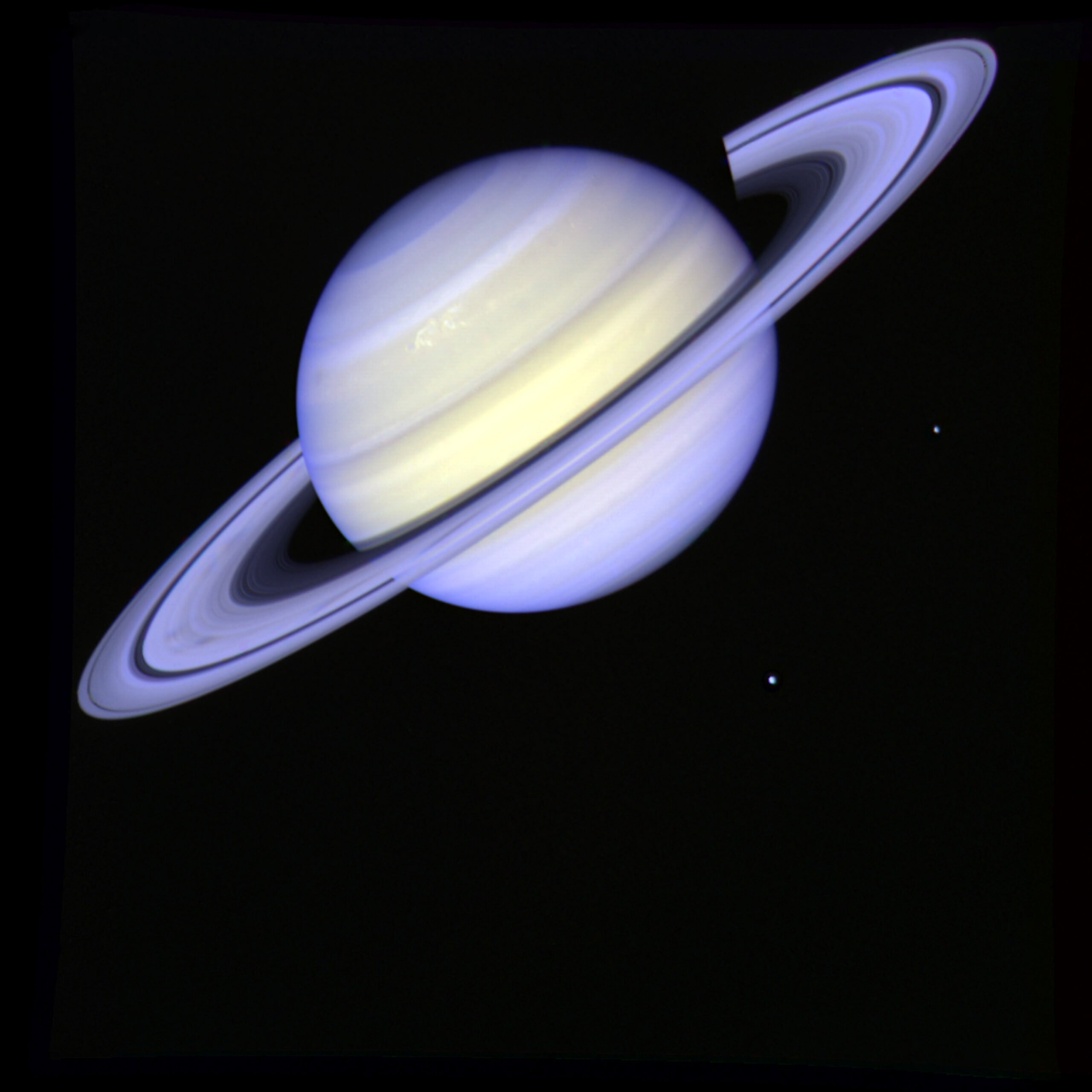 Astronomii: Cum s-a format Titan și inelele planetei Saturn