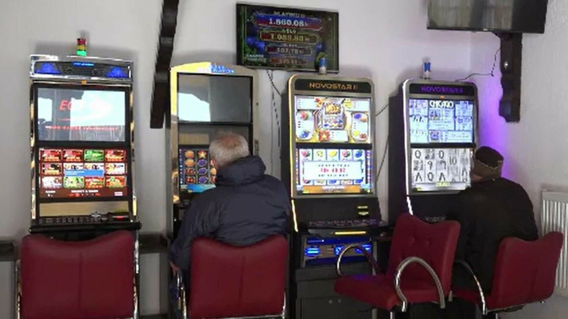 Tensiuni în jurul locurilor de jocuri de noroc: primarii cer înăsprirea reglementărilor după schimbările legislative De la începutul anului, discuțiile privind amplasarea și funcționarea cazinourilor și sălilor de jocuri de noroc în adresa orașelor au devenit tot mai aprinse