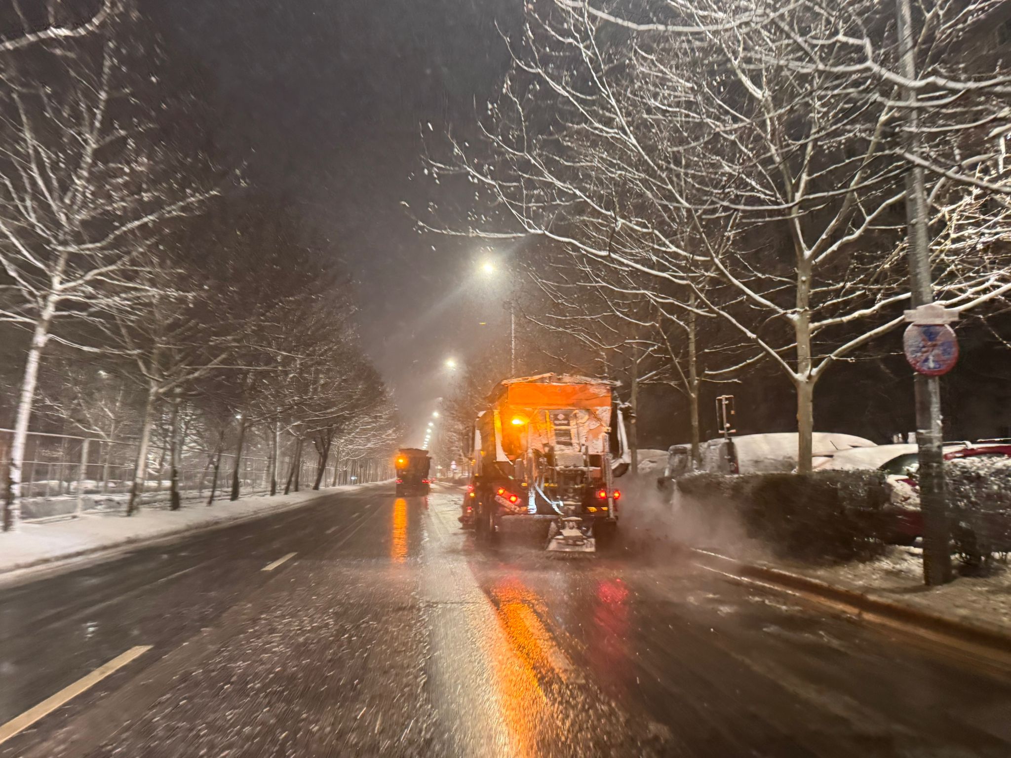 Primăria Capitalei a făcut bilanțul intervențiilor de deszăpezire din noaptea de 1 spre 2 februarie, dezvăluind un efort masiv pentru a menține străzile din București libere de zăpadă