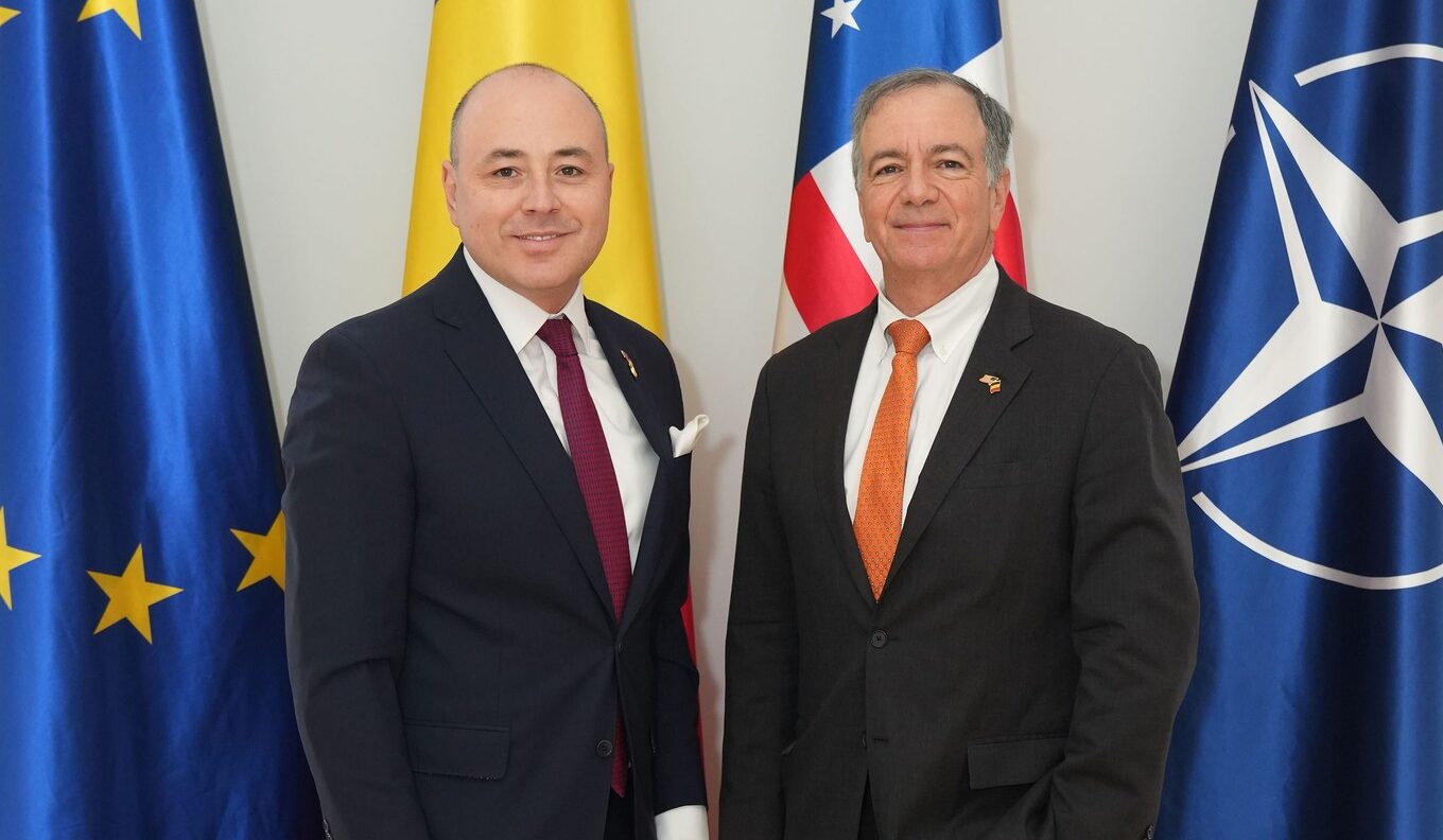 România întărește parteneriatul strategic cu SUA: Relații solide și rezultate concrete Într-un climat internațional tot mai tensionat, România și Statele Unite ale Americii continuă să întărească și să aprofundeze colaborarea bilaterală, bazată pe un parteneriat solid și orientată spre realizări concrete