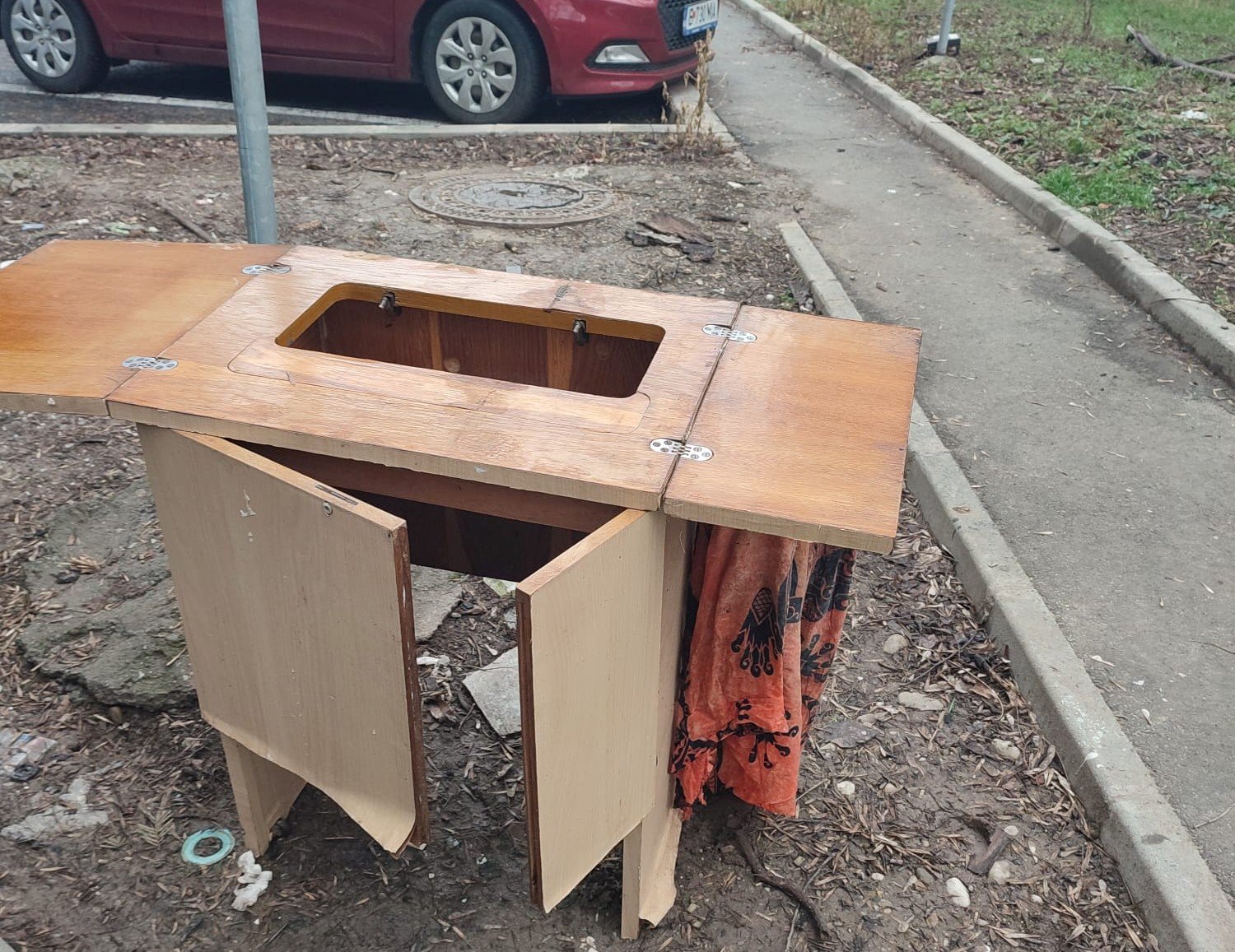 Primele zile ale lunii februarie au scos la iveală un tablou îngrijorător în Sectorul 6 al Capitalei: deșeuri abandonate în mod abuziv pe domeniul public, dar și eforturile de curățenie derulate de autorități pentru a reda orașului un aspect mai plăcut și mai sigur pentru locuitori