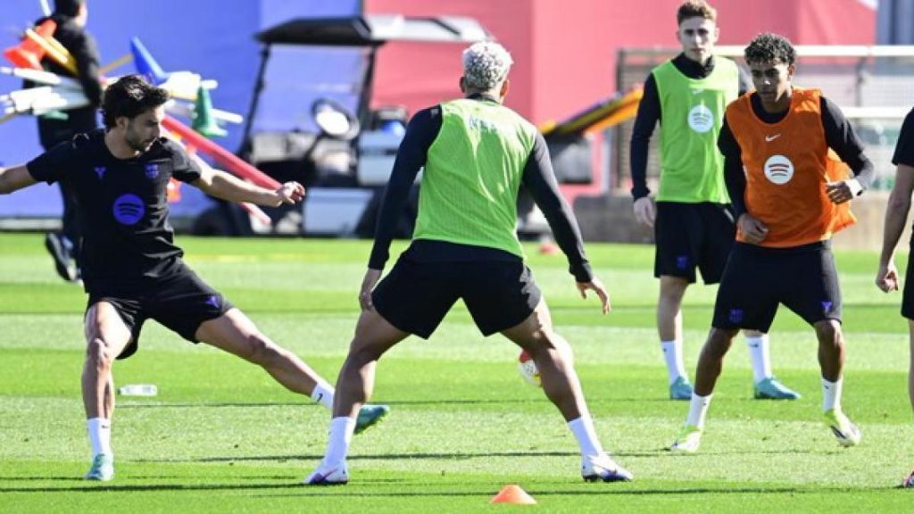Hansi Flick face ultimele ajustări înainte de semifinala Cupei Regelui Antrenorul german Hansi Flick a păstrat suspansul asupra echipei pe care o va alinia în seara aceasta, la întâlnirea cu Atlético Madrid, din prima manșă a semifinalelor Cupei Regelui Mapfre