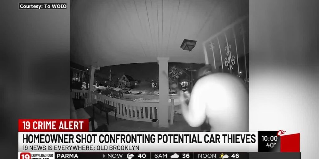 Un homeowner din Cleveland a fost împușcat, vineri dimineața, după ce a încercat să oprească doi suspecți care încercau să-i fure autoturismul din fața casei sale