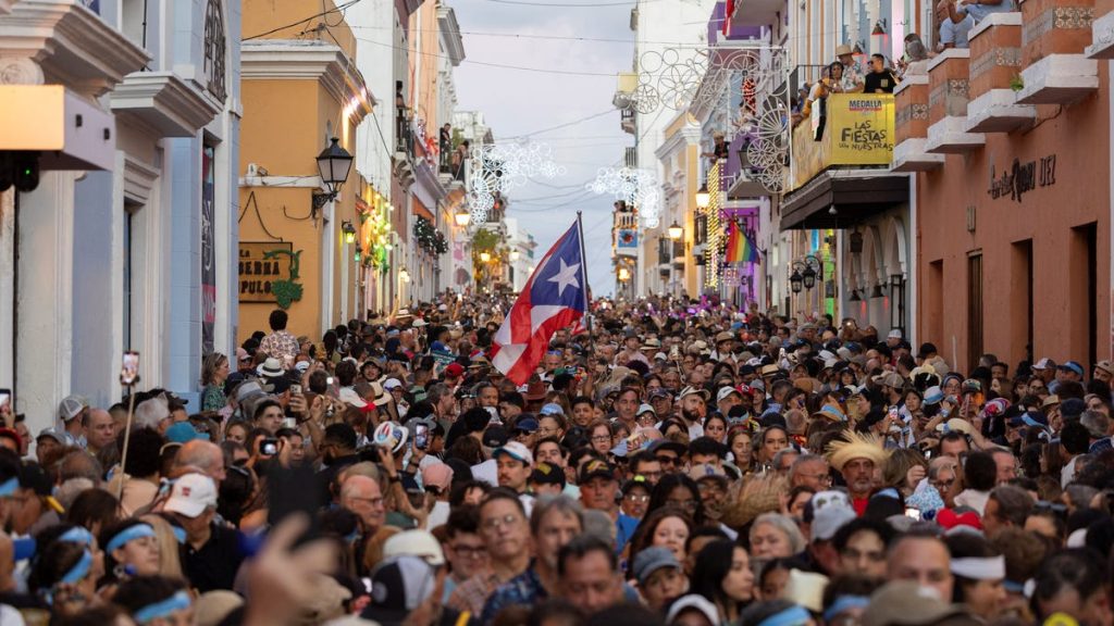 Turismul în Puerto Rico: între creștere economică și provocări ecologice Recent, Puerto Rico a înregistrat un aflux record de turiști, cu peste 6,6 milioane de pasageri aerieni în 2024, ceea ce reprezintă o creștere de 8% comparativ cu anul anterior