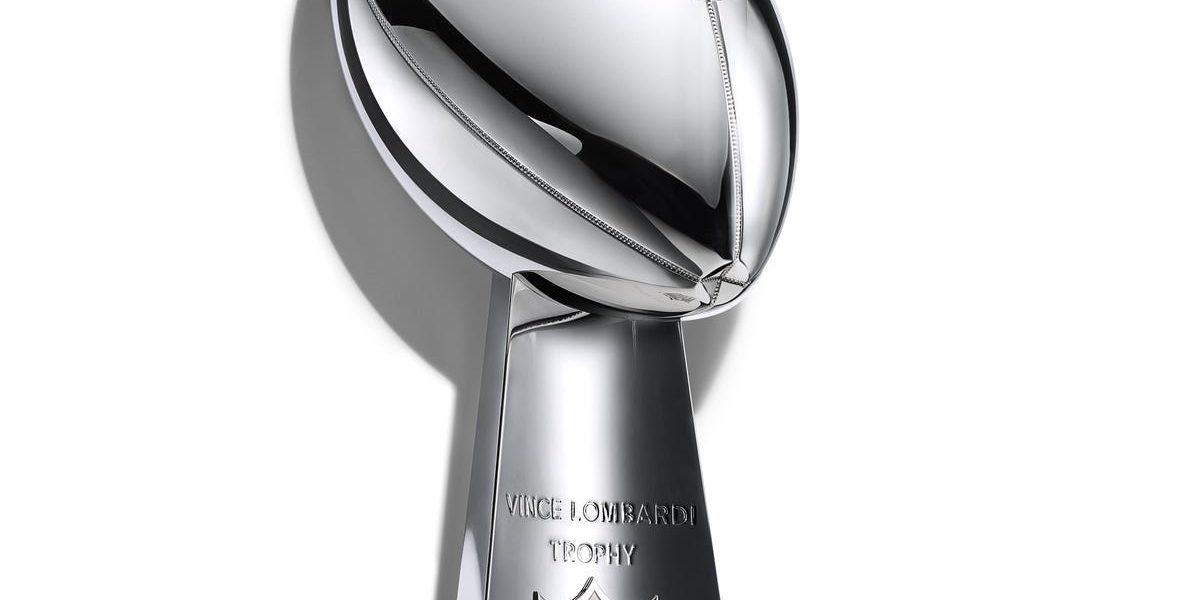 88508764007-nfl-vince-lombardi-sb-trophy-v-1-tm-122322-cv-onwhite-1.jpg - StiriAlese