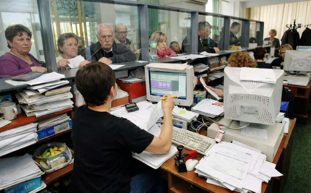 România face încă pași grei în drumul spre integrarea pe deplin a inteligenței artificiale în administrația publică, în ciuda existenței unor inițiative ambițioase și a strategiei naționale de digitalizare