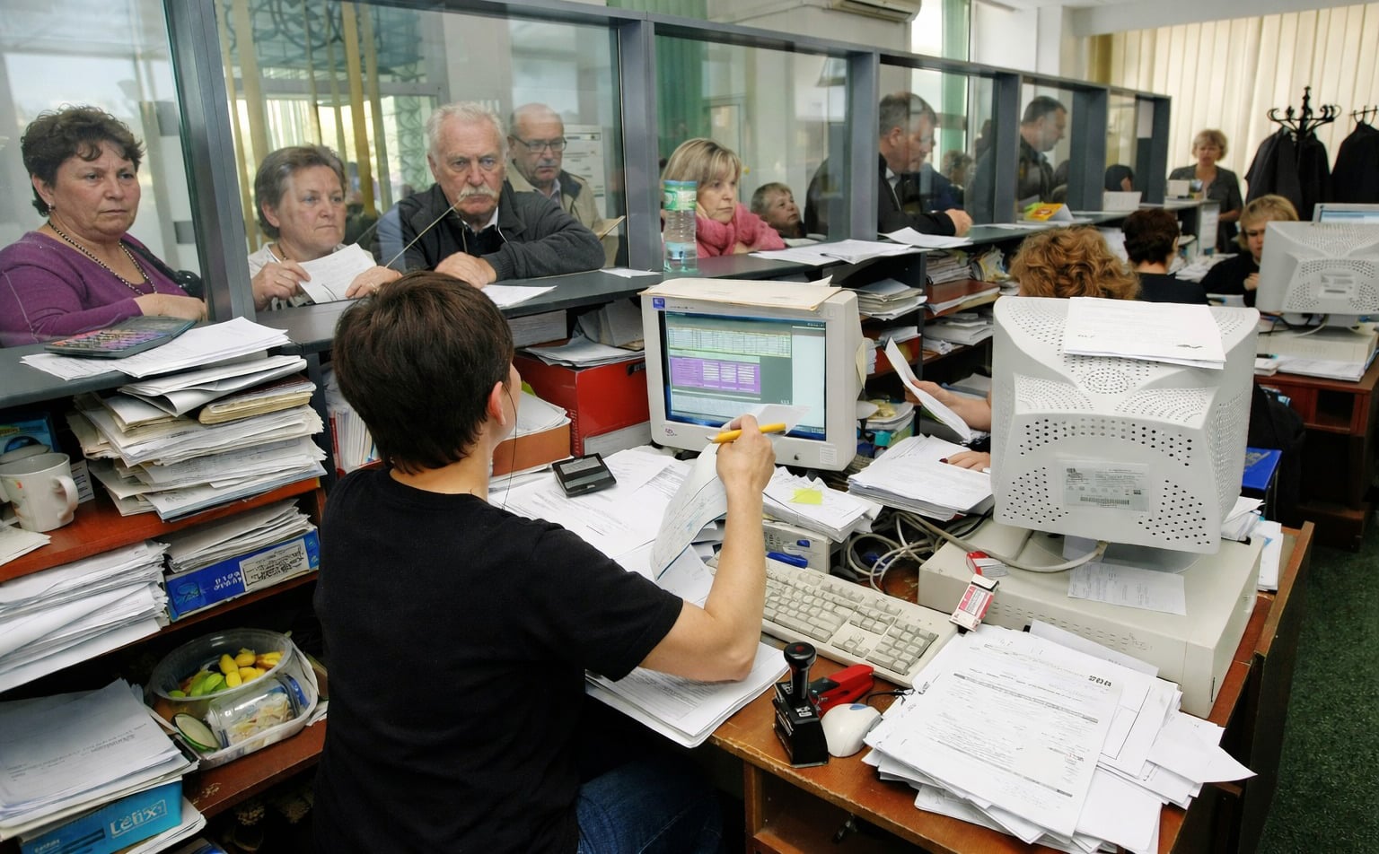 România face încă pași grei în drumul spre integrarea pe deplin a inteligenței artificiale în administrația publică, în ciuda existenței unor inițiative ambițioase și a strategiei naționale de digitalizare