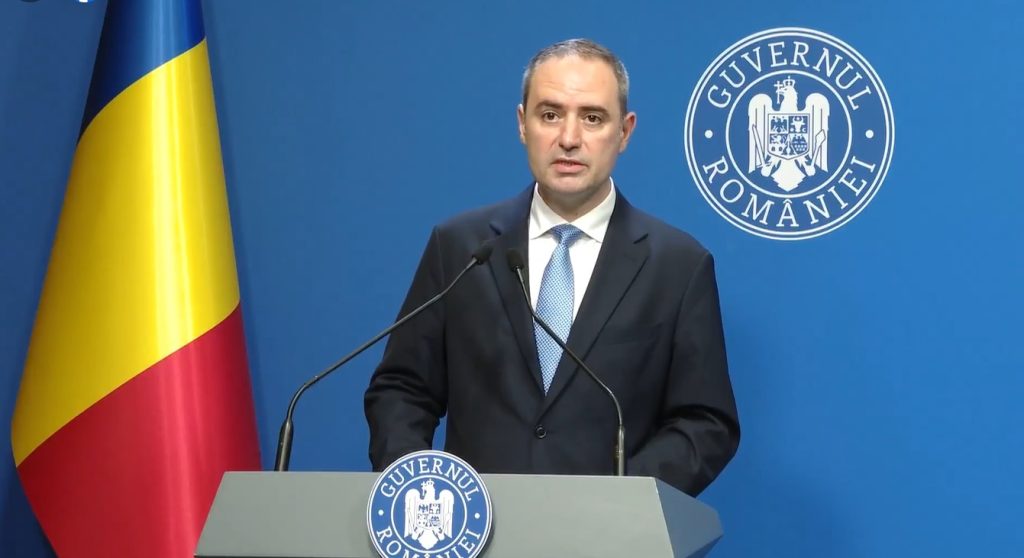 Riscul real pentru economia României nu este o recesiune tehnică, ci eșecul în consolidarea fiscală Evoluțiile macroeconomice ale României au primit, vineri, o atenție sporită din partea oficialilor financiari, odată cu avertismentul ministrului Finanțelor, Alexandru Nazare