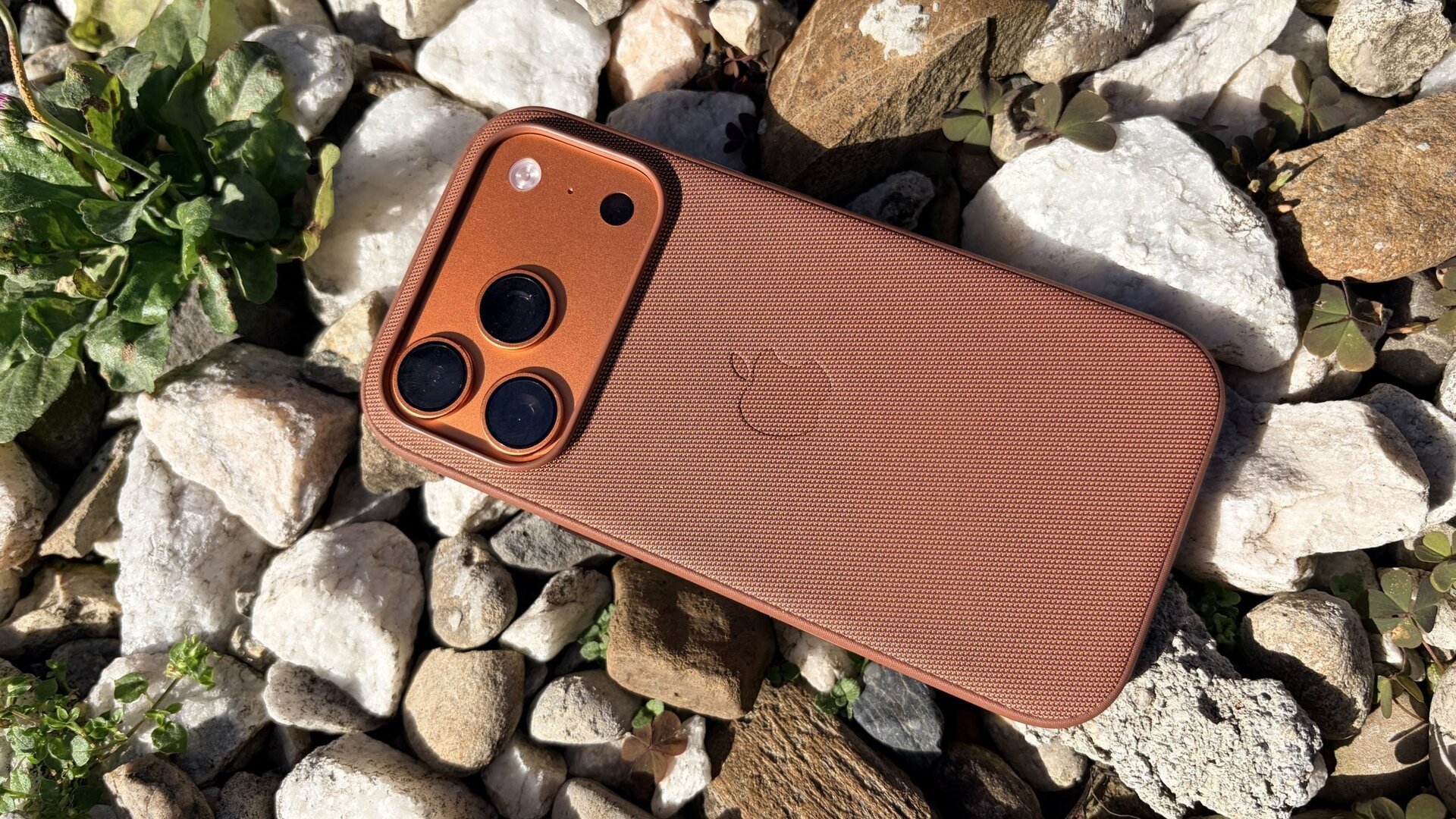 Piața mondială a smartphone-urilor intră în 2025 cu o creștere moderată, confirmând o tendință de schimbare a obiceiurilor de consum