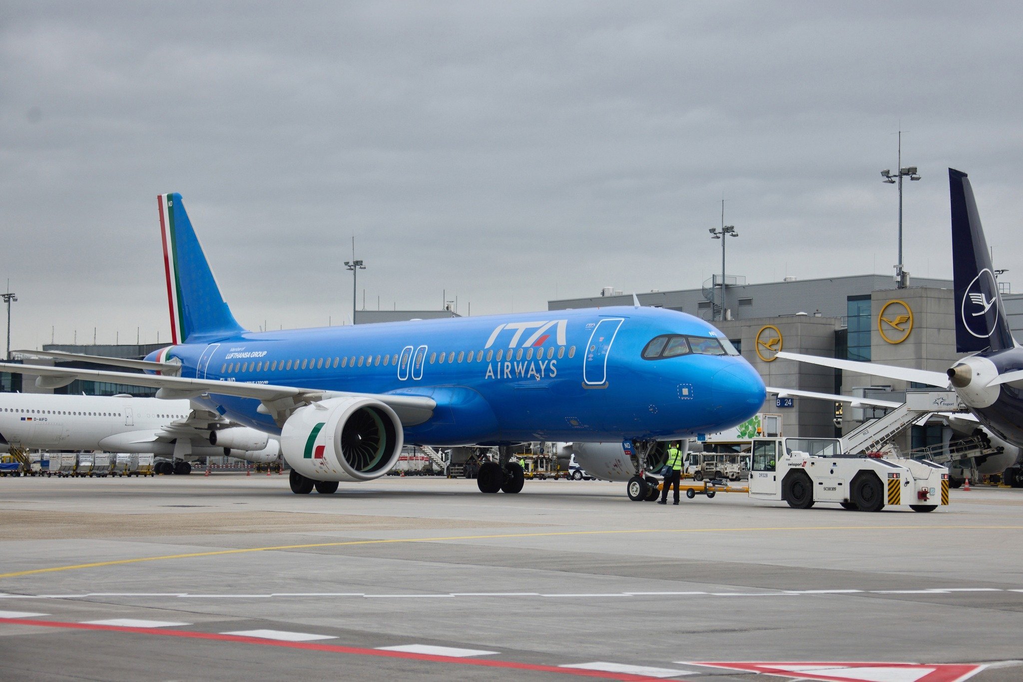 Călătorii spre Italia trebuie să fie pregătiți pentru perturbări semnificative ale serviciilor de transport în această lună, pe fondul declanșării unor greve generale care vor afecta atât traficul aerian, cât și cel feroviar