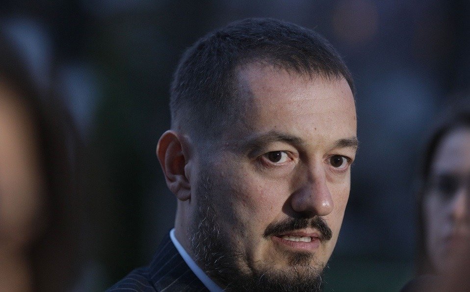 Procurorul Bogdan Pîrlog renunță la candidatura pentru funcția de procuror-șef al DIICOT, păstrează însă șansa de a ajunge procuror general al României Decizia neașteptată a procurorului militar Bogdan Pîrlog de a-și retrage candidatura pentru funcția de procuror-șef al DIICOT a fost anunțată miercuri dimineață, într-un mesaj public pe Facebook