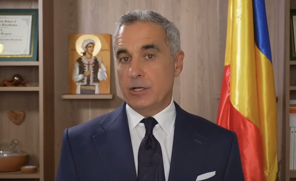 Călin Georgescu, fost candidat la Președinția României și controversat personaj din sfera politică și mediatică, a reaprins atenția publicului și a nucleului politic local prin intervenția sa din cadrul unei emisiuni la postul de televiziune Realitatea