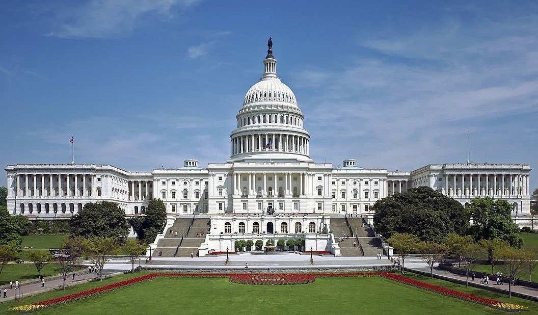 Parlamentari democrați boicotează discursul despre Starea Uniunii, un incident fără precedent în peisajul politic american Washington, 7 februarie 2023 – Pe fundalul unei tensiuni crescute în rândul Partidului Democrat, peste treizeci de parlamentari au decis să nu fie prezenți la discursul anual despre Starea Uniunii al președintelui Donald Trump, programat pentru seara zilei de marți, la Capitoliu