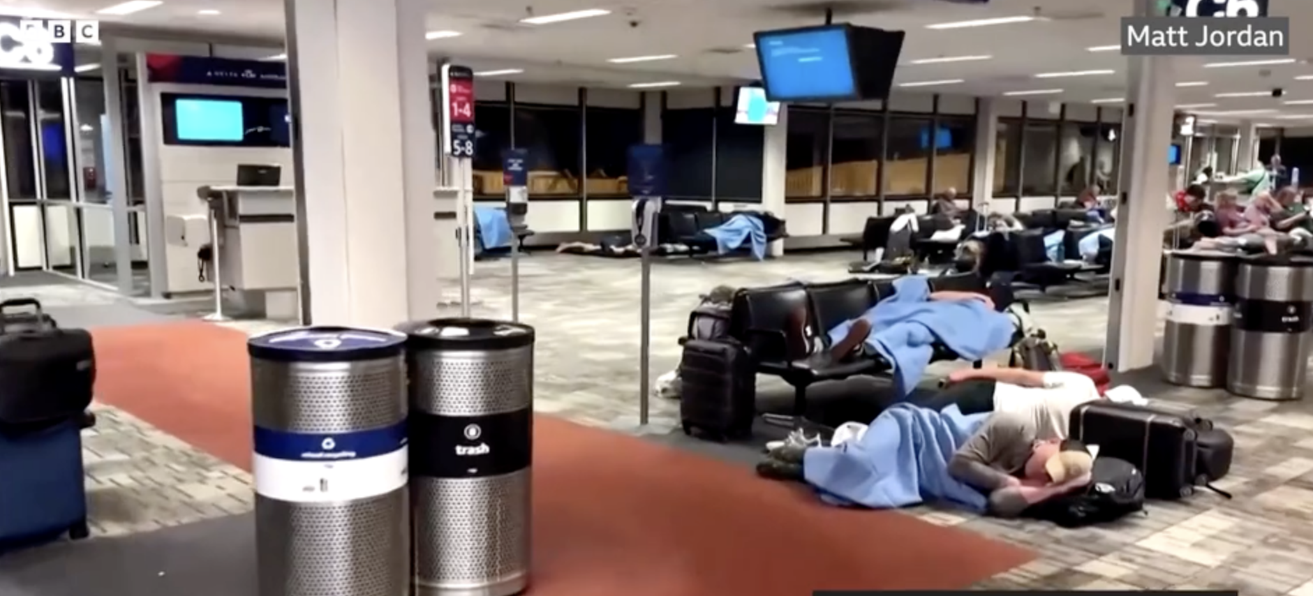 Deportări clandestine ale palestinienilor către Cisiordania: un nou val de controverse internaționale O investigație recentă a scos la iveală detalii șocante despre modul în care Statele Unite gestionează persoanele de origine palestiniană aflate în detenție