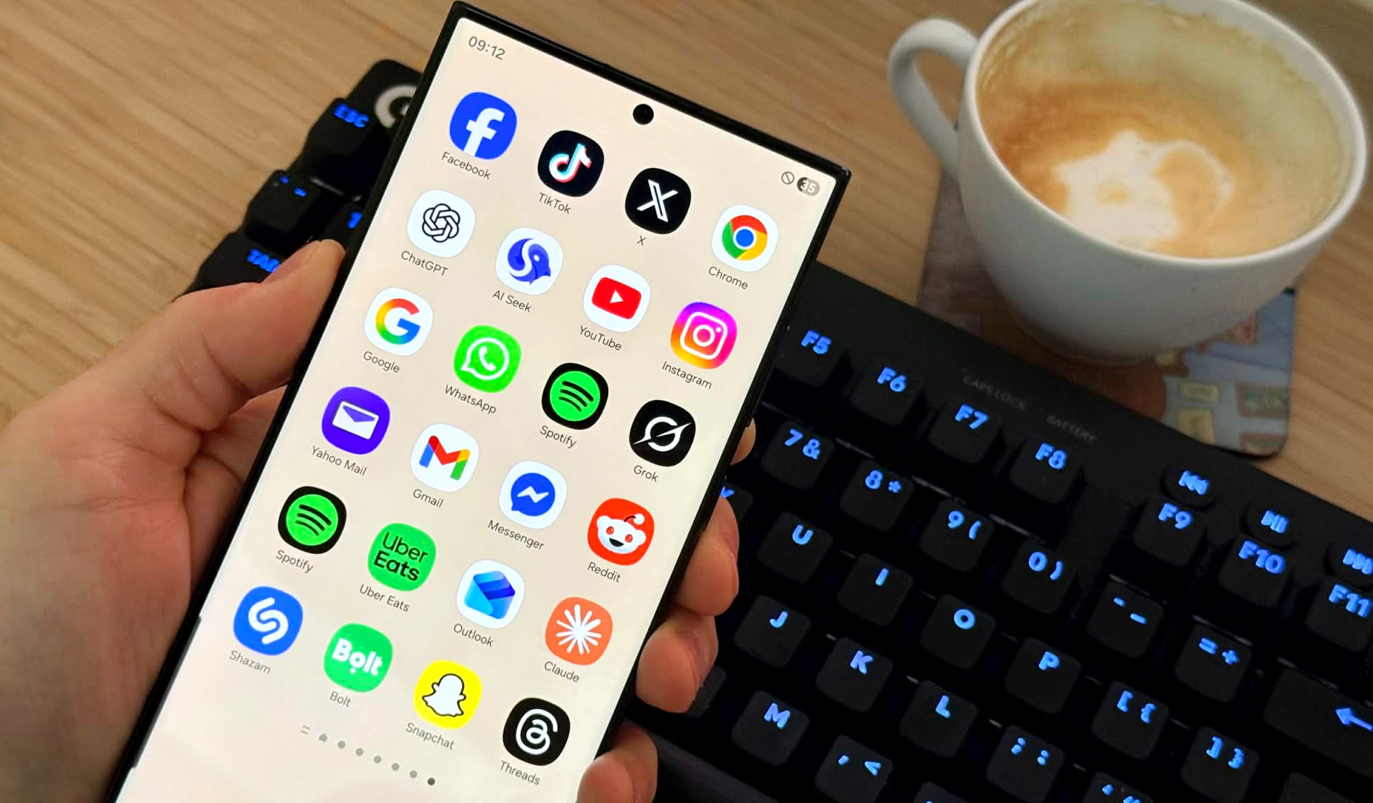 Piața aplicațiilor din Europa în 2025 relevă o schimbare fundamentală: ceea ce se descarcă în masă nu mai corespunde neapărat cu profitul generat