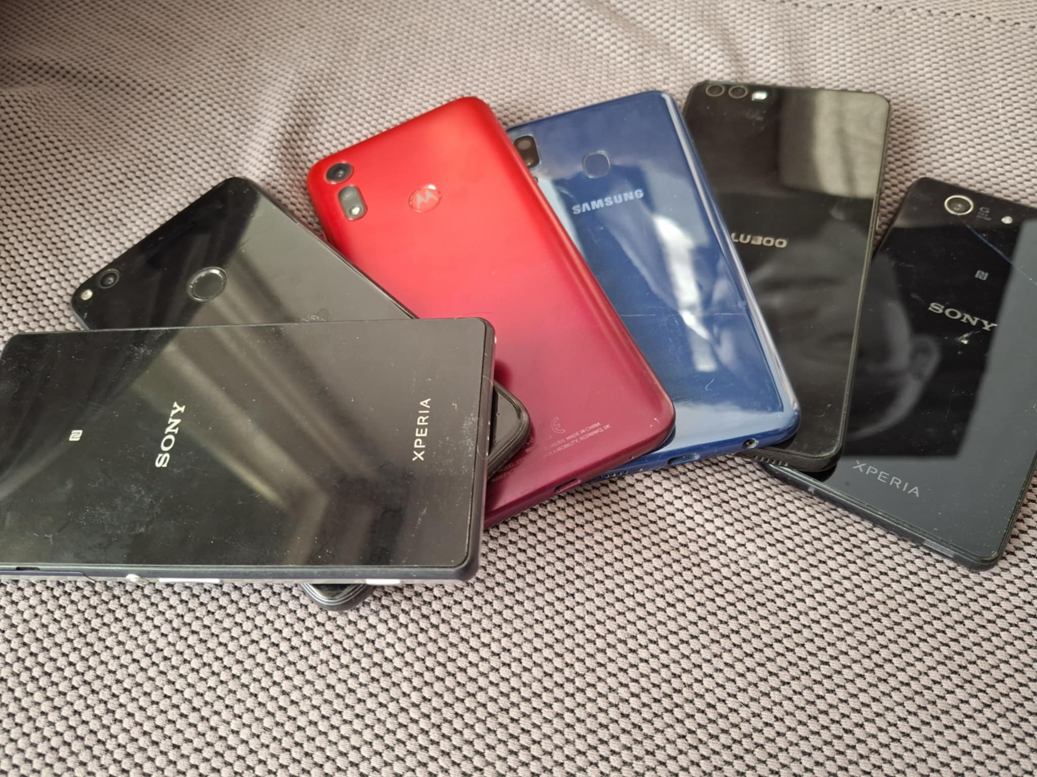 Telefoanele vechi, uitate în sertarele casei sau ale biroului, pot deveni soluții eficiente pentru securizarea spațiului fără a fi nevoie de investiții suplimentare